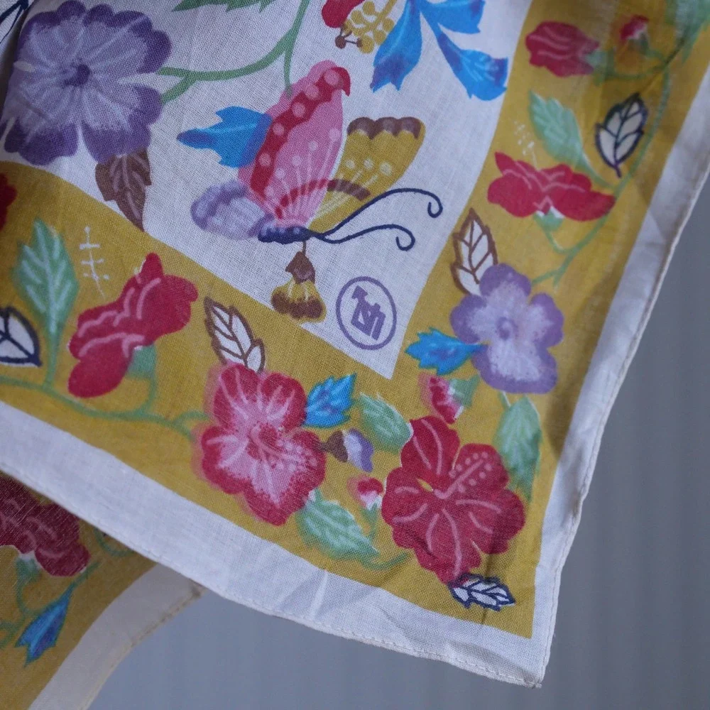 Vintage signed Japanese flower and butterfly print cotton handkercheif - Picture 3 of 5
